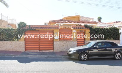 Fristående villa - Återförsäljning - Torrevieja - Torrevieja