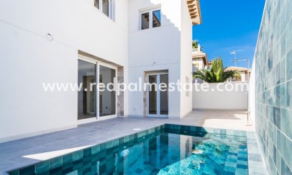 Frittliggende villa - Videresalg - Orihuela Costa - La Zenia