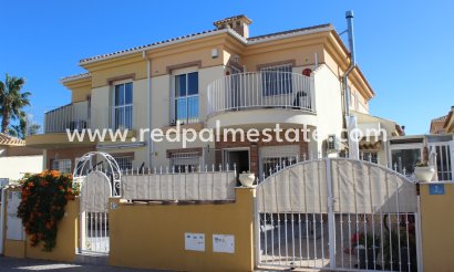 Fyrfamiljshus - Återförsäljning - Orihuela Costa - Villamartín