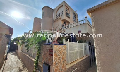 Fyrfamiljshus - Återförsäljning - Torrevieja - La Siesta - El Salado -  Torreta