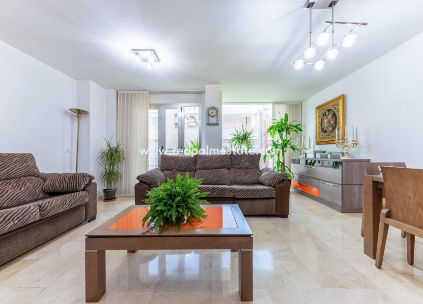 Herverkoop - Appartement -
Alicante - Benalua