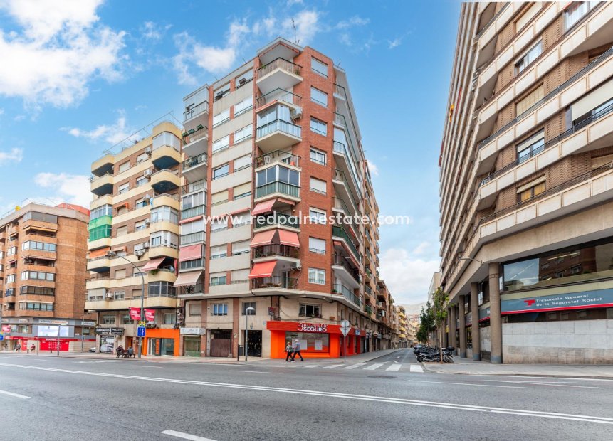 Herverkoop - Appartement -
Alicante - Ensanche - Diputación