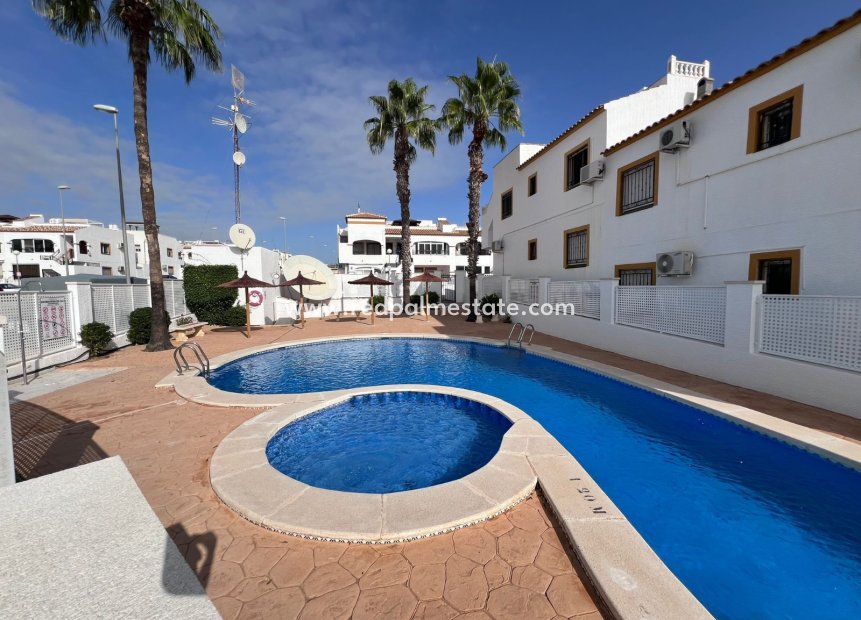 Herverkoop - Appartement -
Orihuela Costa - Inland