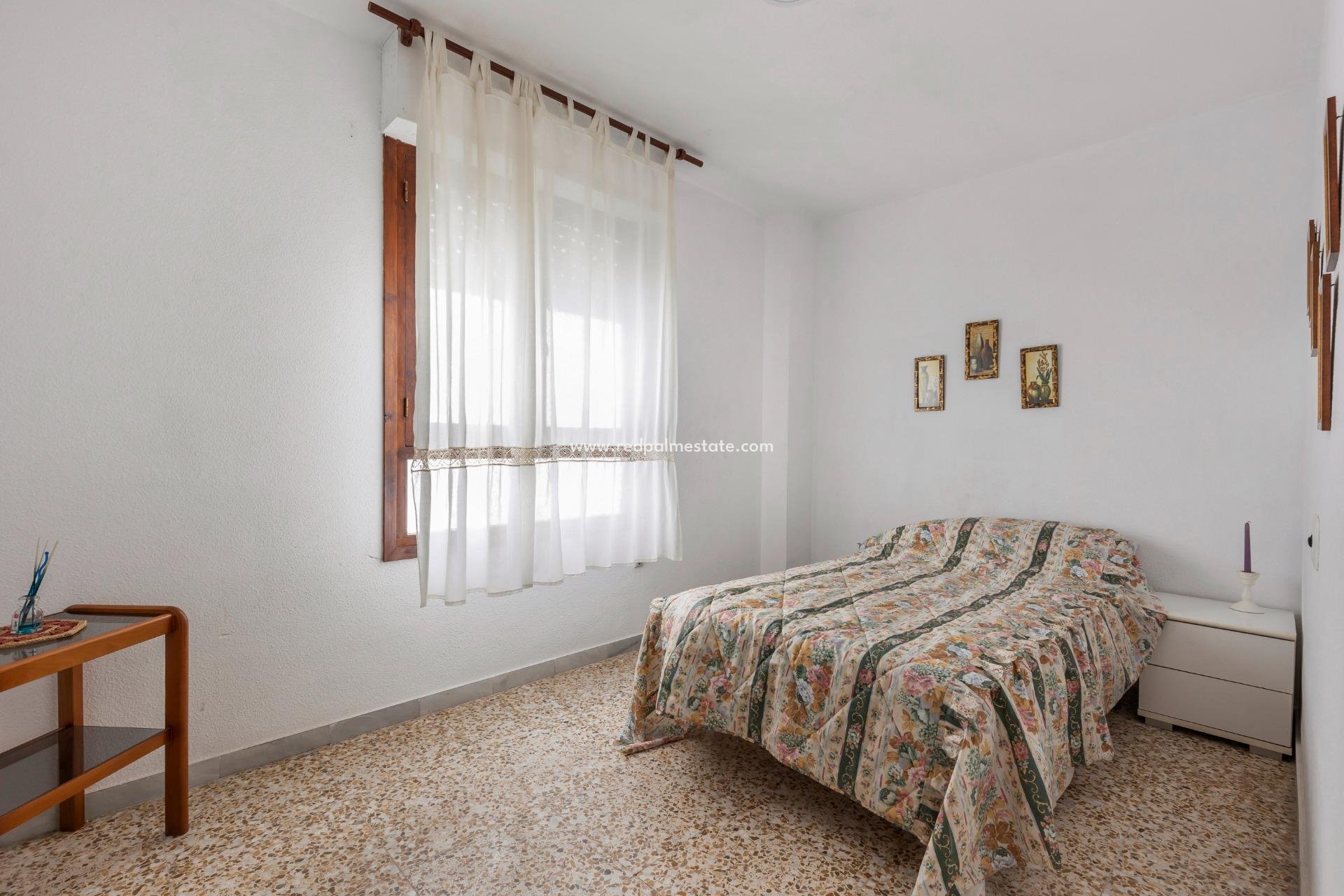 Herverkoop - Appartement -
Torrevieja - Acequión