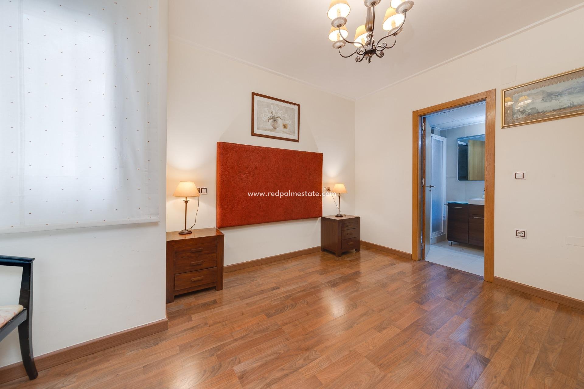 Herverkoop - Appartement -
Torrevieja - Center