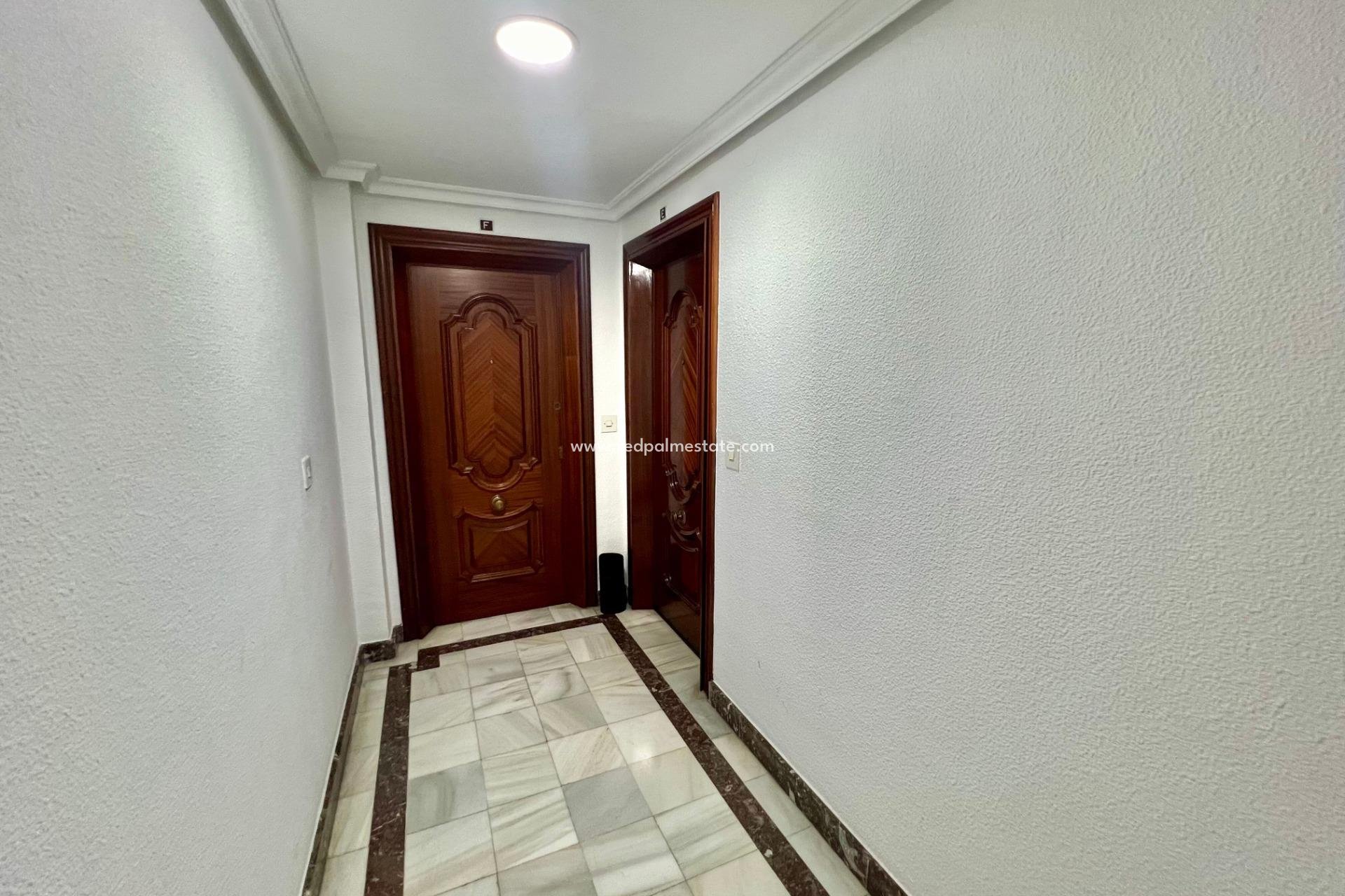 Herverkoop - Appartement -
Torrevieja - Center