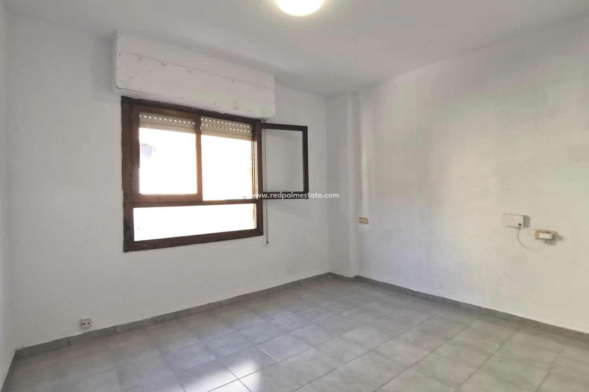 Herverkoop - Appartement -
Torrevieja - Center