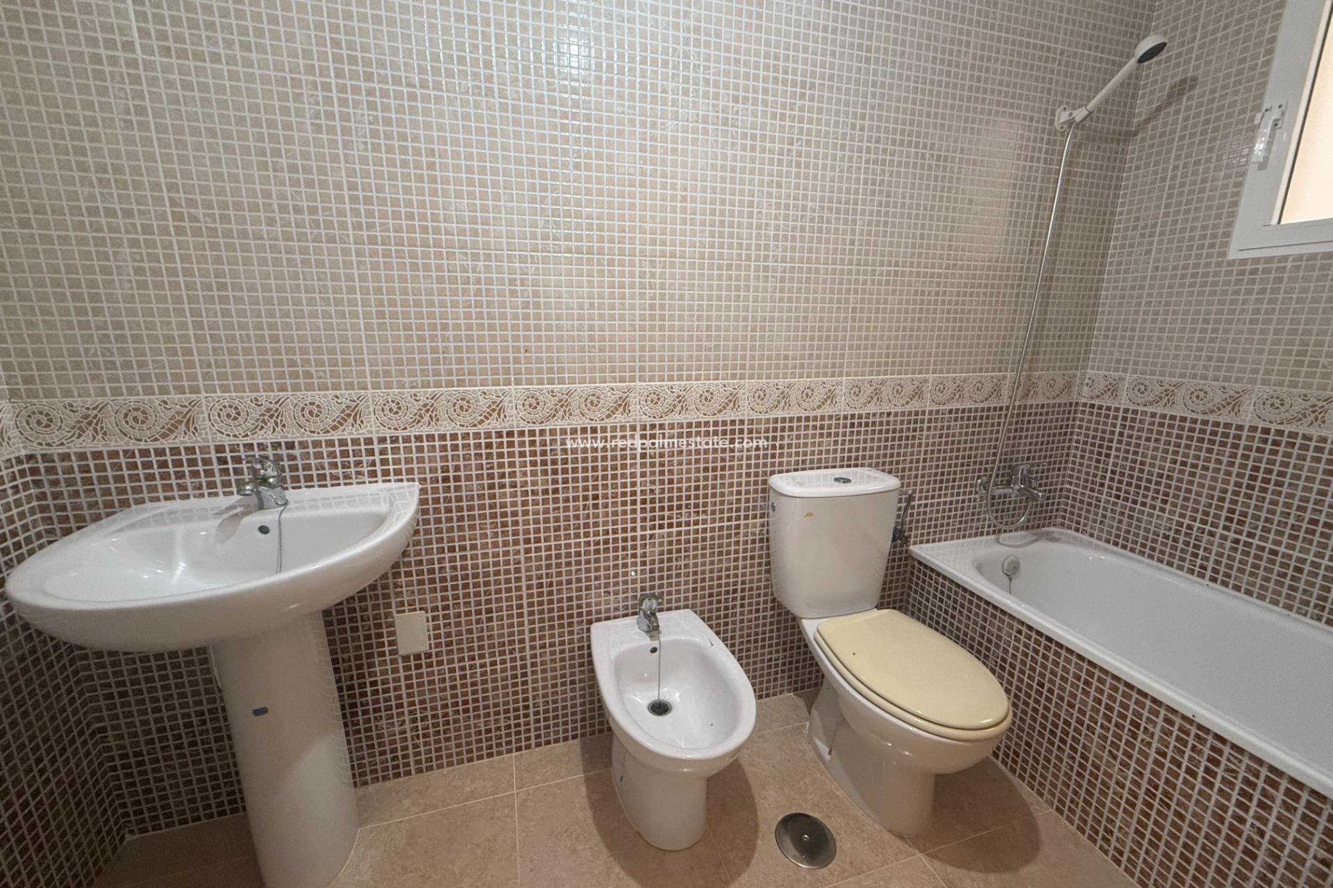 Herverkoop - Appartement -
Torrevieja - Center