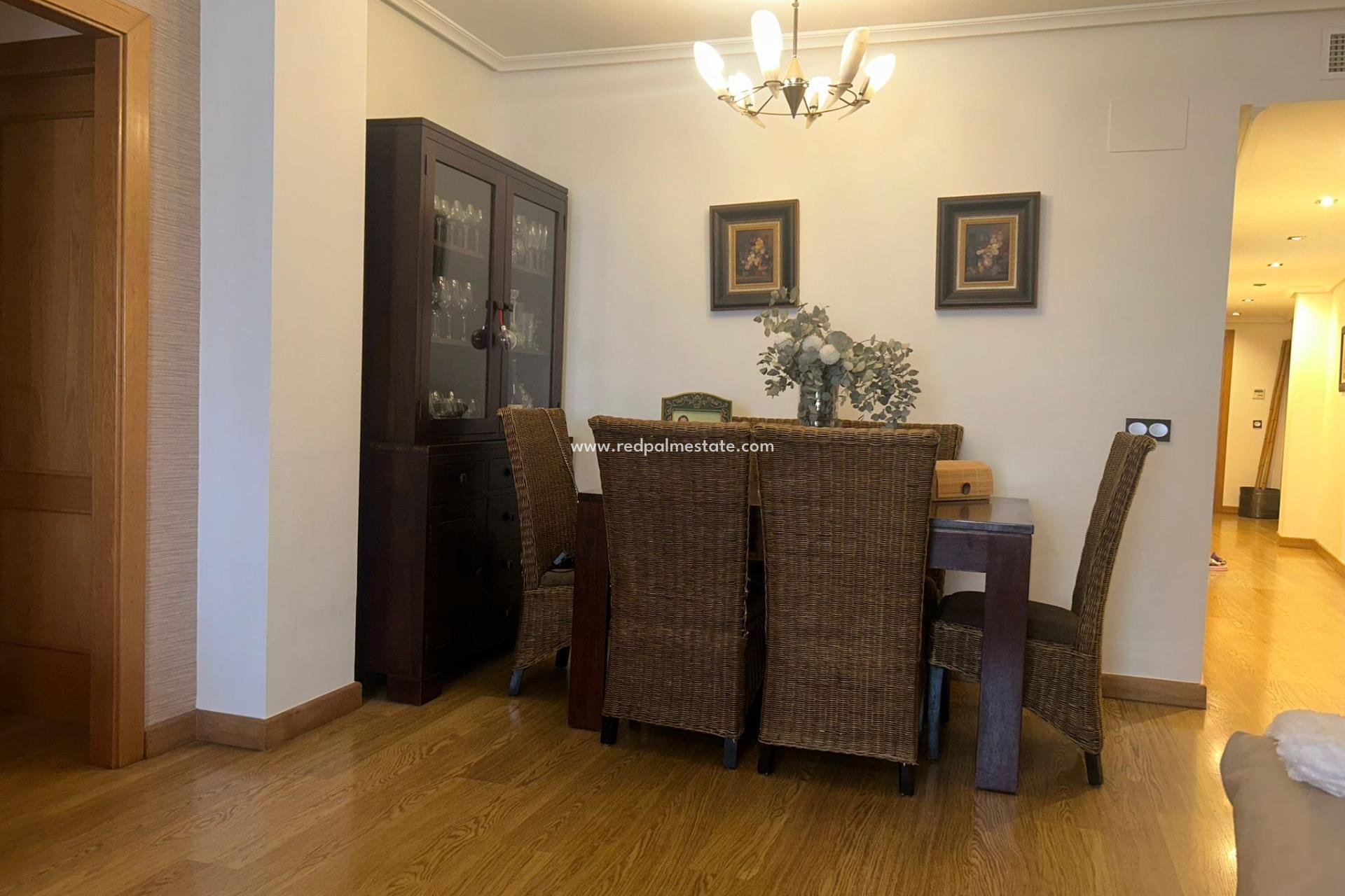 Herverkoop - Appartement -
Torrevieja - Center