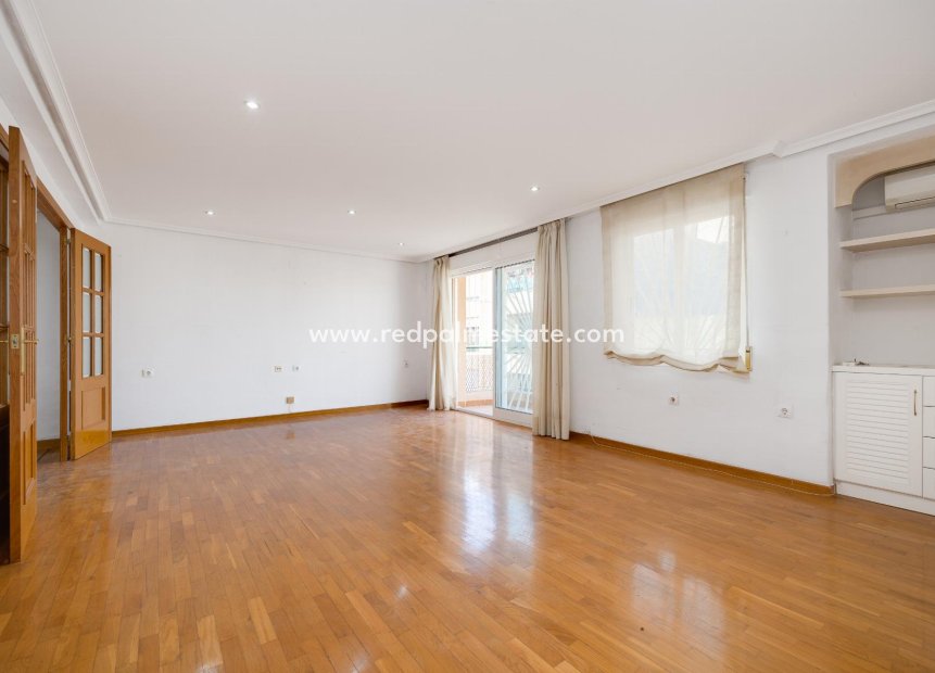 Herverkoop - Appartement -
Torrevieja - Center