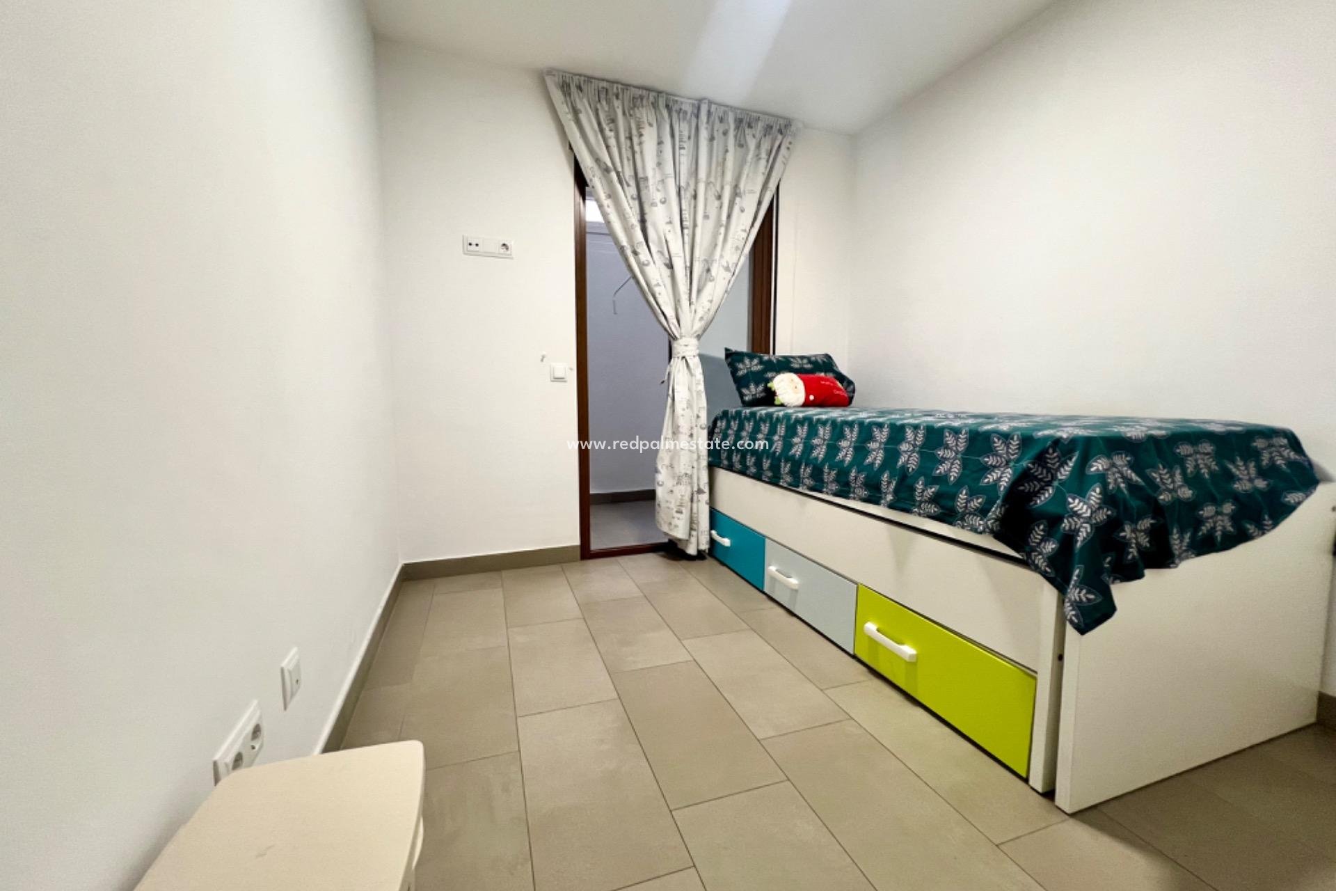 Herverkoop - Appartement -
Torrevieja - Centro