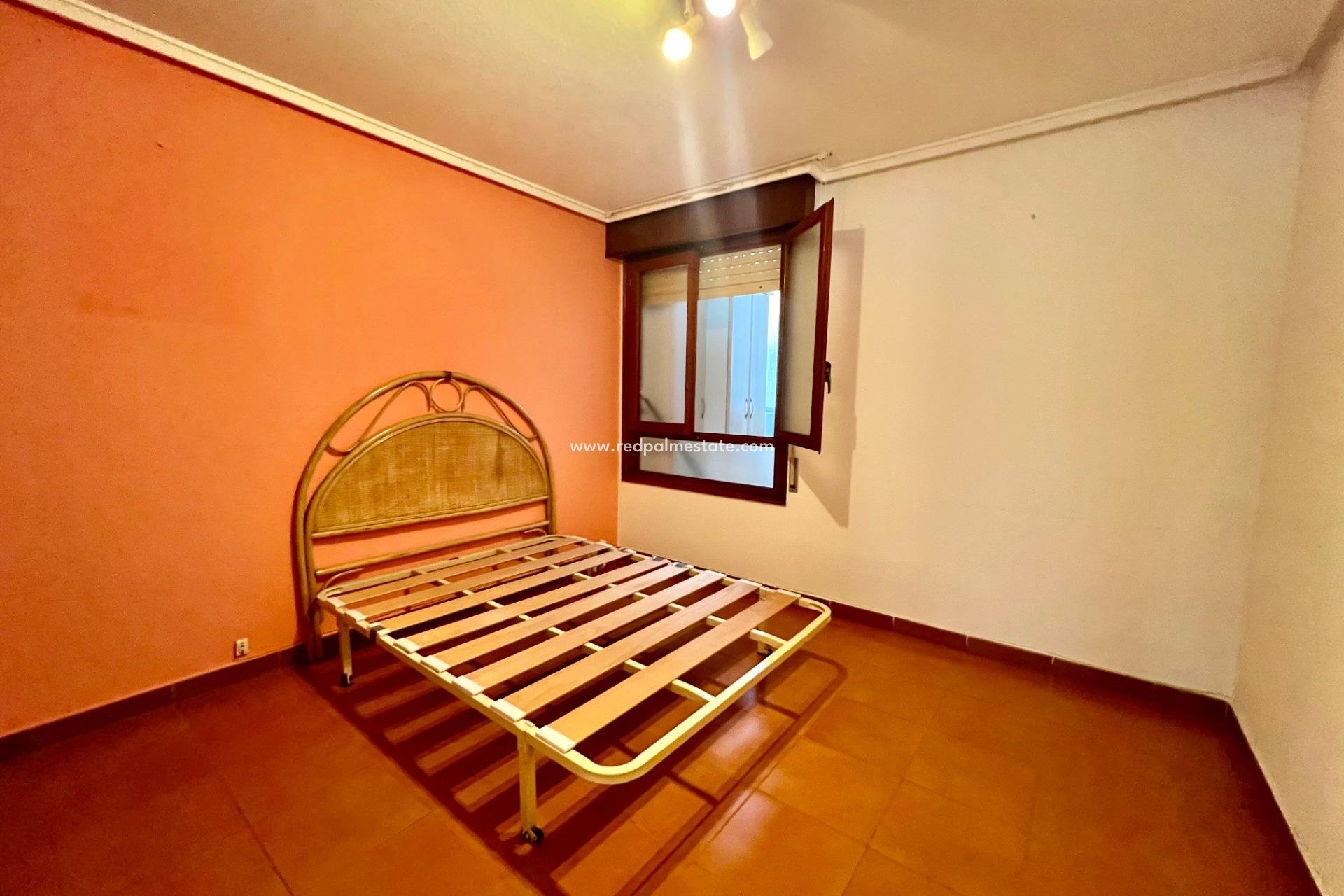 Herverkoop - Appartement -
Torrevieja - Centro