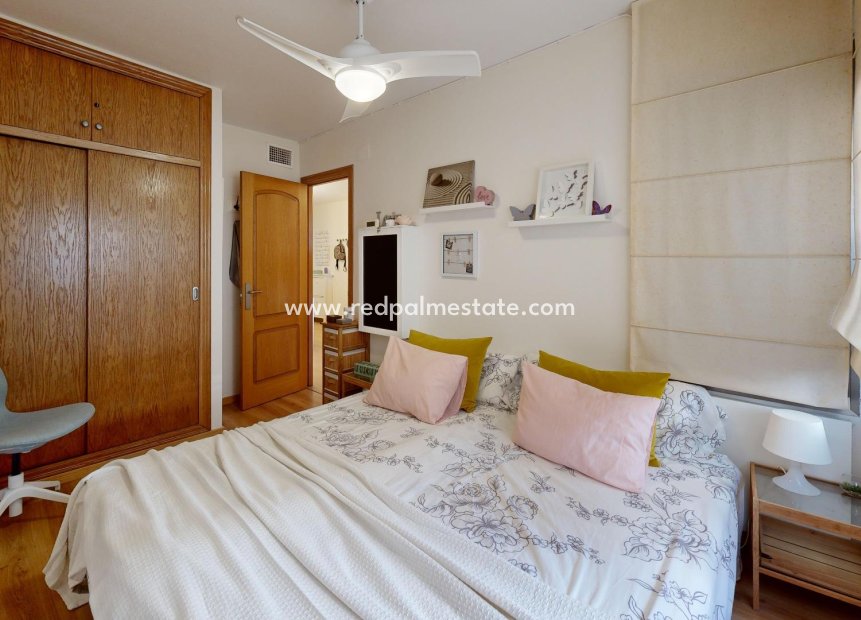 Herverkoop - Appartement -
Torrevieja - Playa de los Locos