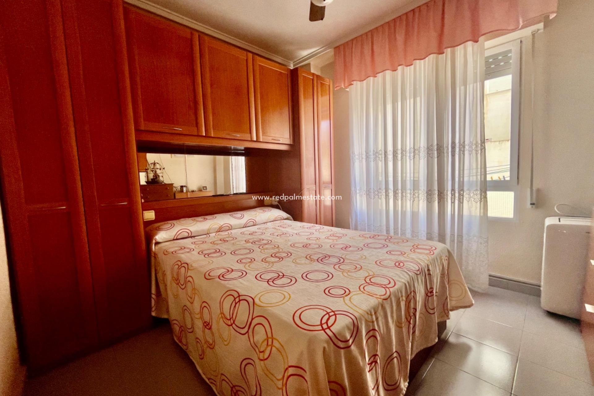 Herverkoop - Appartement -
Torrevieja - Playa de los Locos