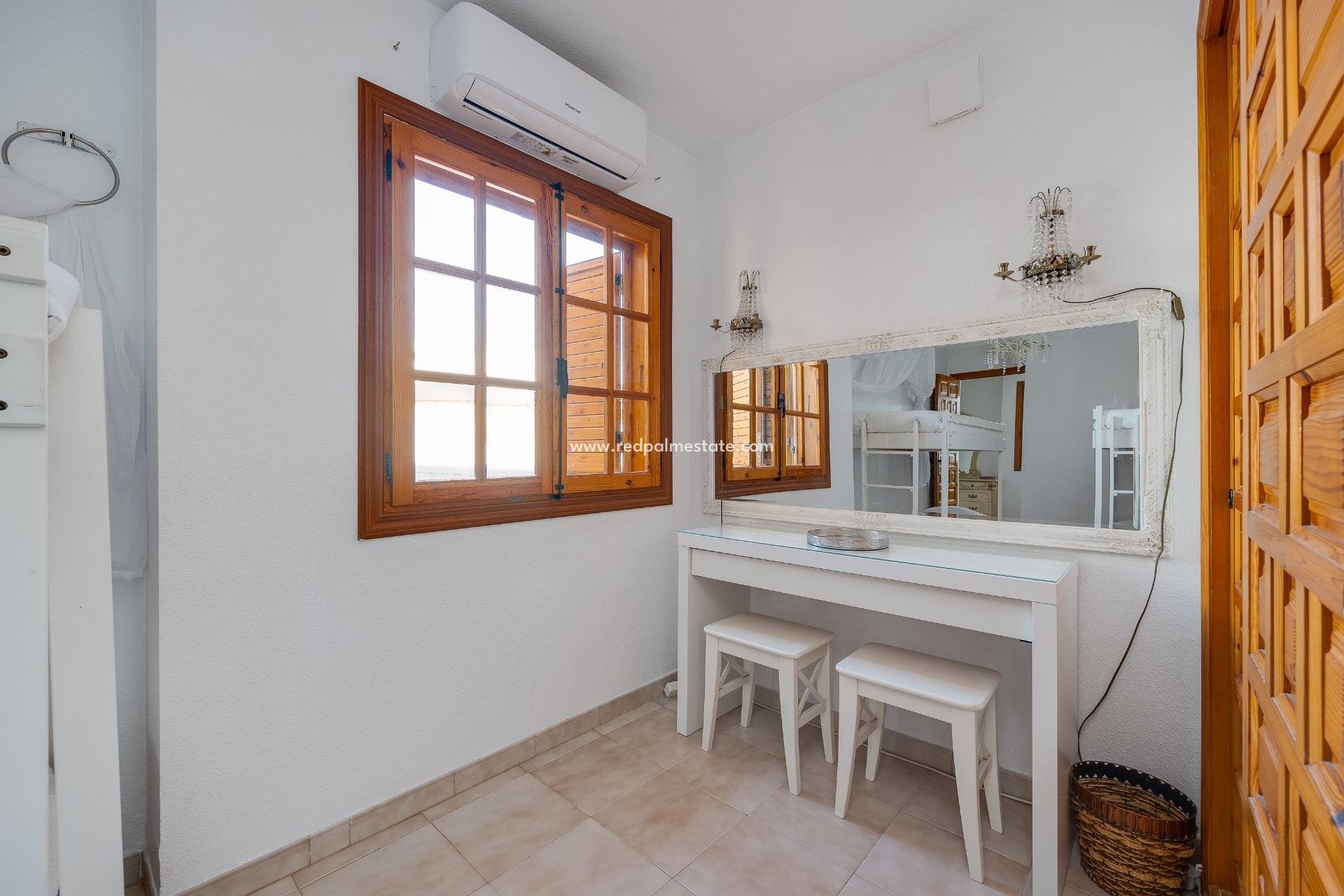 Herverkoop - Appartement -
Torrevieja - Playa de los Locos