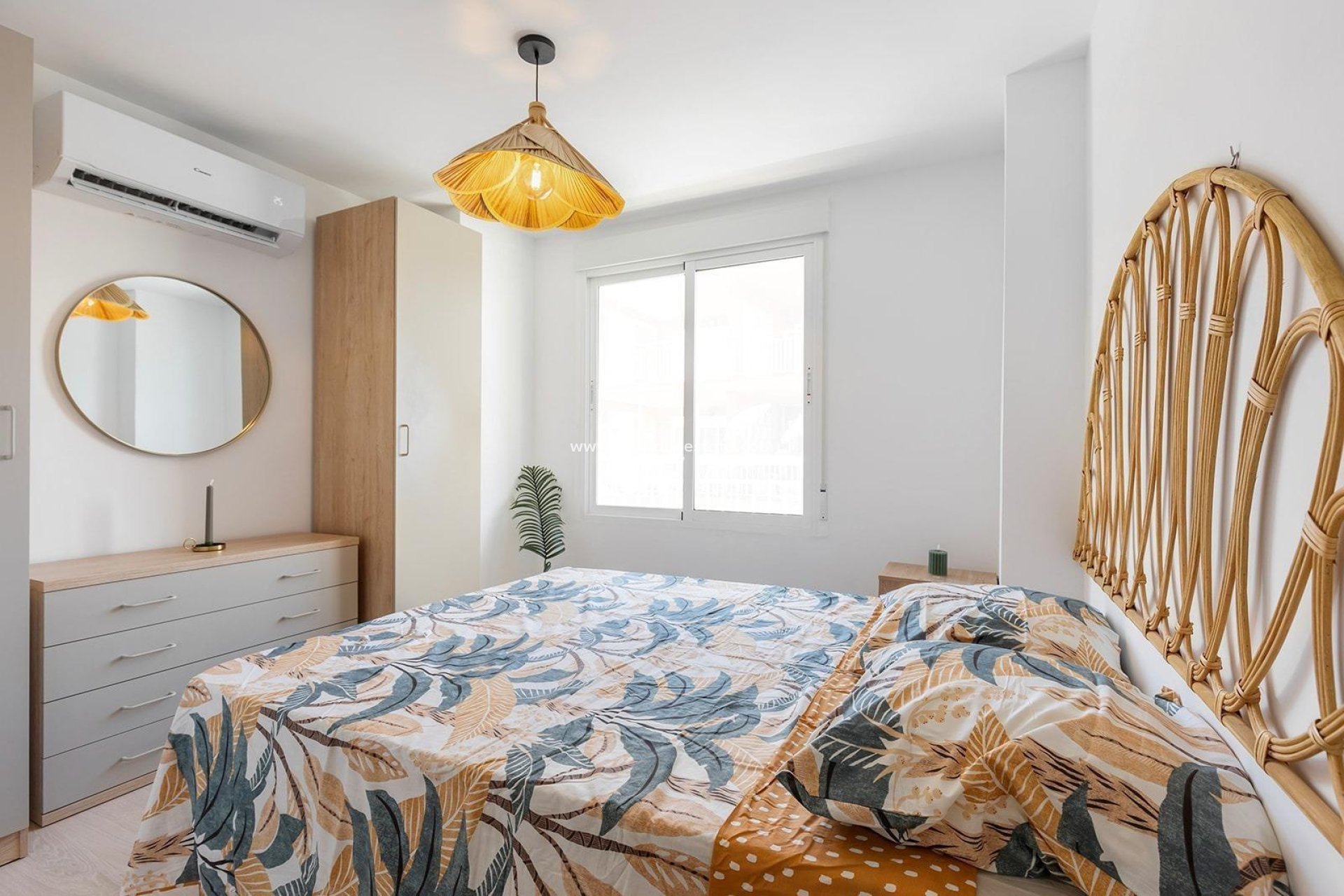 Herverkoop - Appartement -
Torrevieja - Playa de los Naufragos