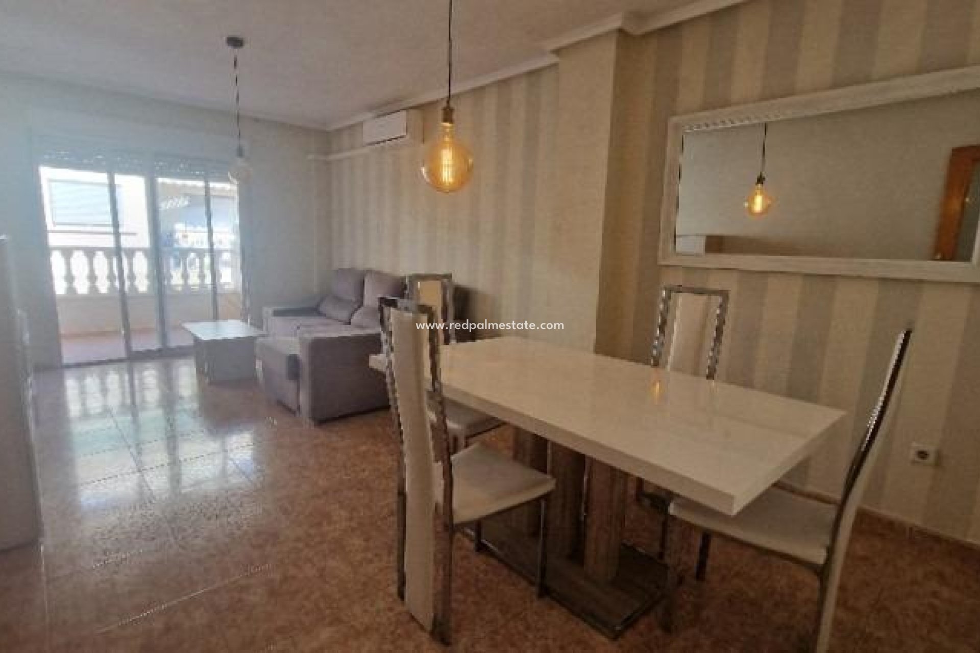 Herverkoop - Appartement -
Torrevieja - Playa del Cura