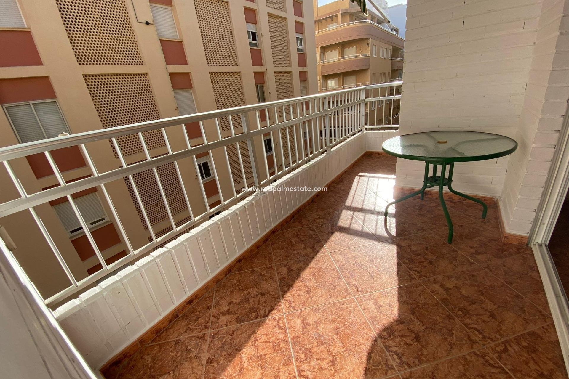 Herverkoop - Appartement -
Torrevieja - Playa del cura