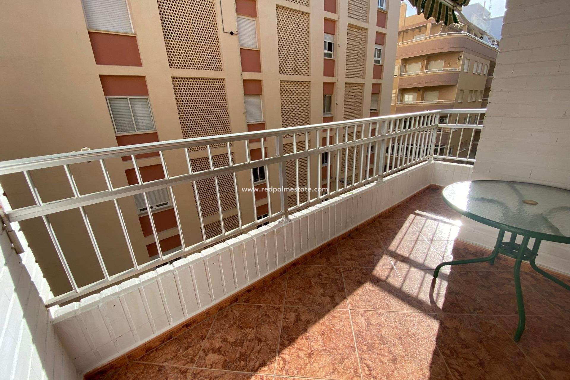 Herverkoop - Appartement -
Torrevieja - Playa del cura