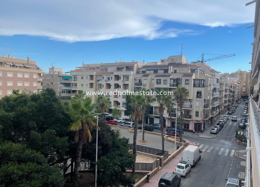 Herverkoop - Appartement -
Torrevieja - Playa del Cura