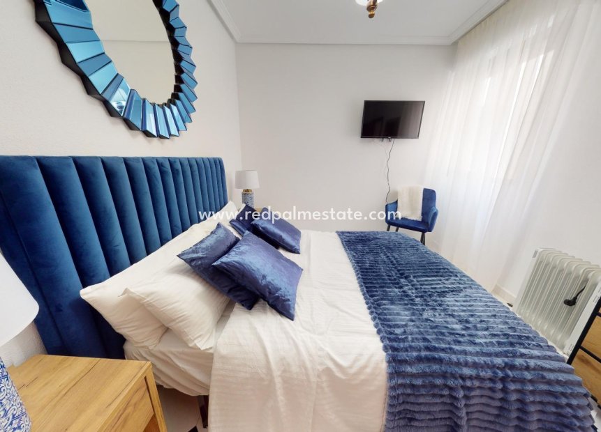 Herverkoop - Appartement -
Torrevieja - Playa del Cura