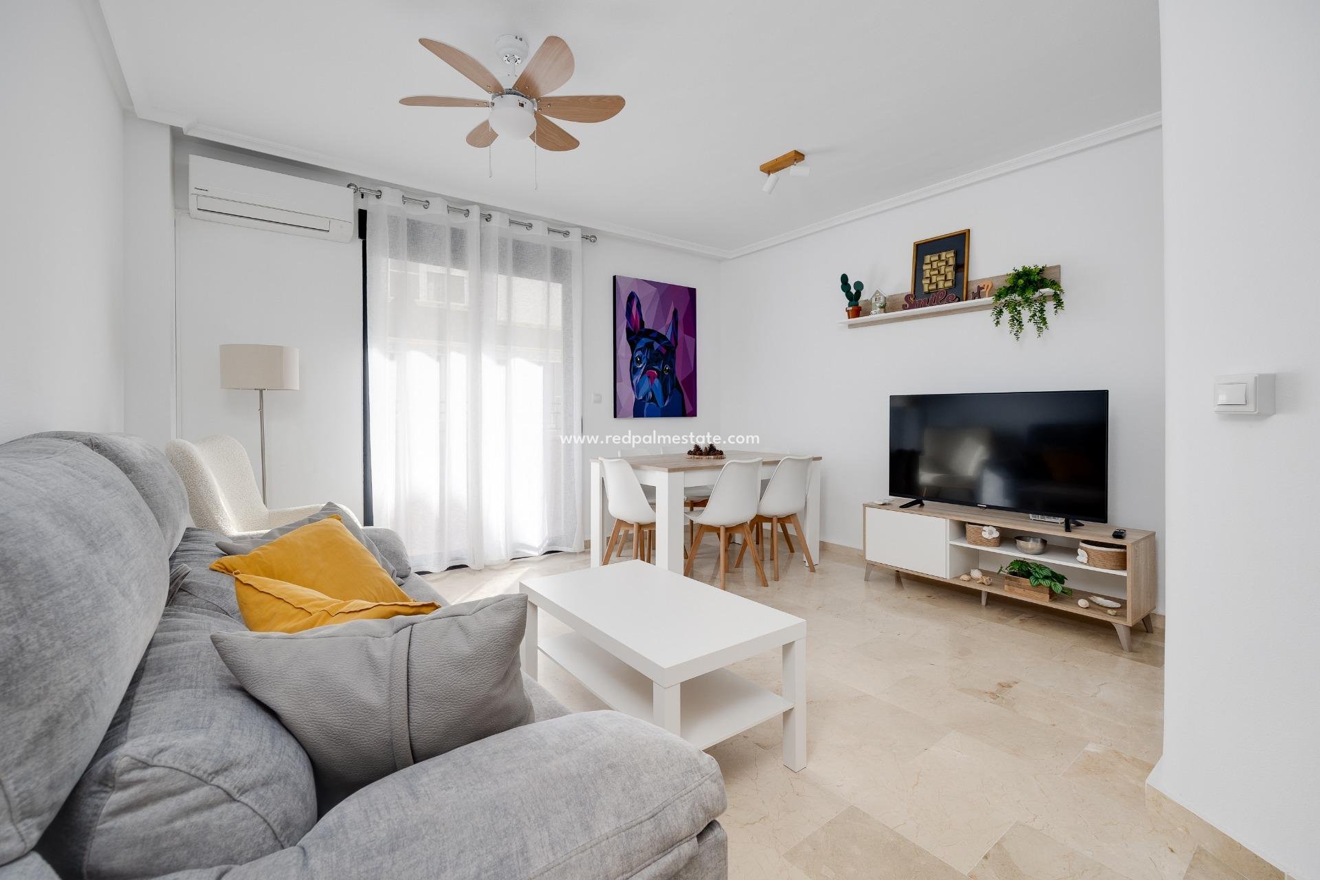 Herverkoop - Appartement -
Torrevieja - Playa del Cura