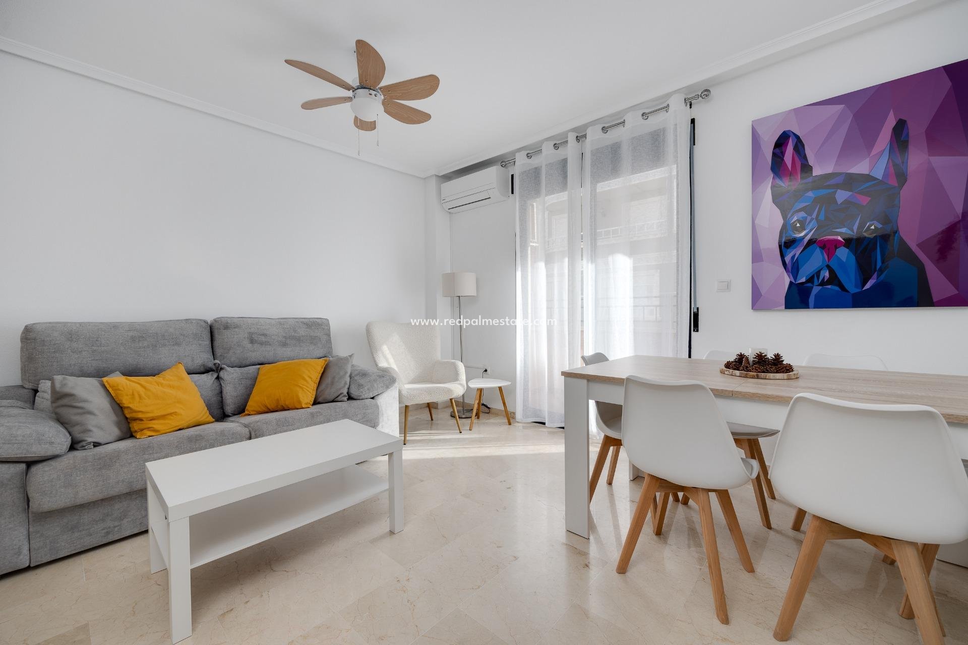 Herverkoop - Appartement -
Torrevieja - Playa del Cura