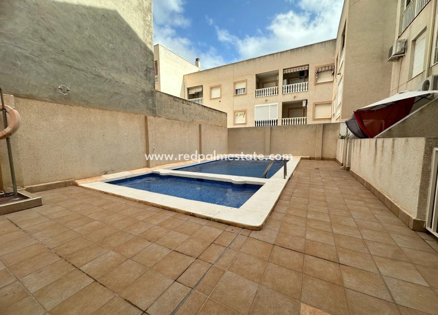 Herverkoop - Appartement -
Torrevieja - Playa del Cura