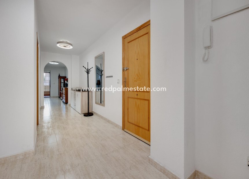 Herverkoop - Appartement -
Torrevieja - Playa del Cura