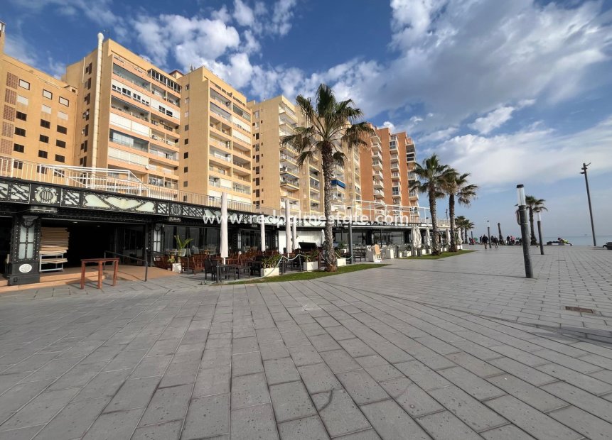 Herverkoop - Appartement -
Torrevieja - Playa del Cura