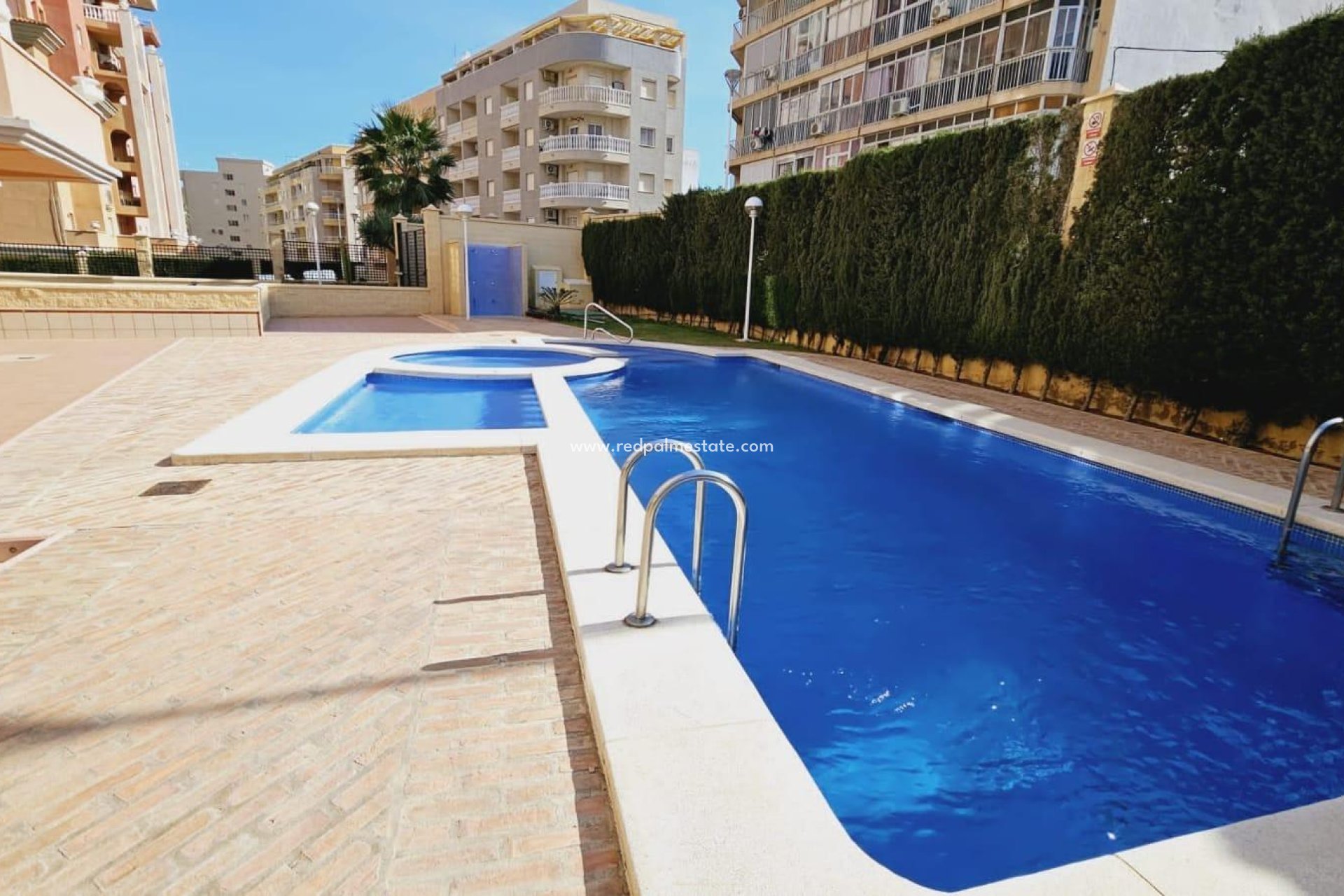 Herverkoop - Appartement -
Torrevieja - Playa del Cura