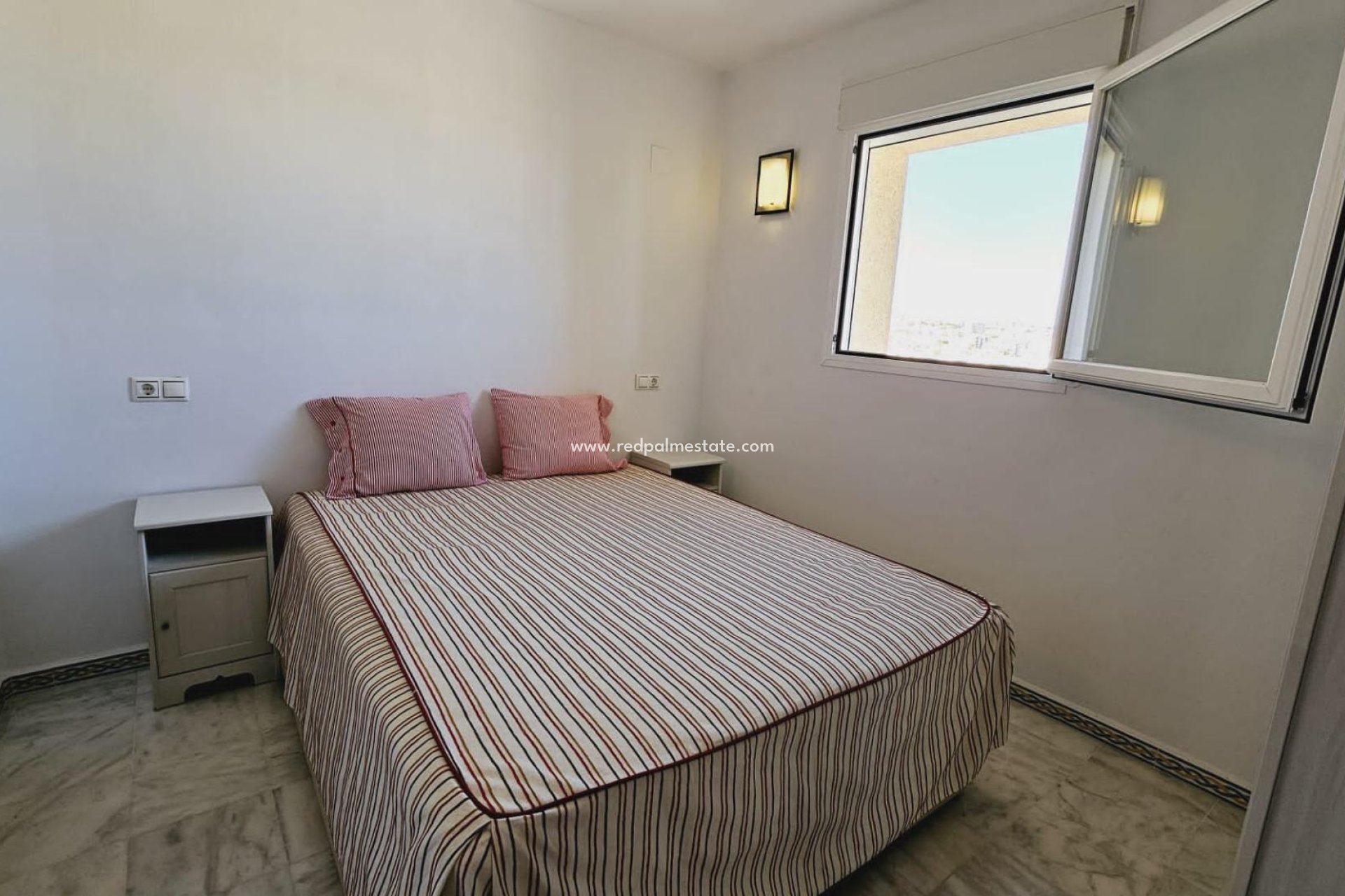 Herverkoop - Appartement -
Torrevieja - Playa del Cura