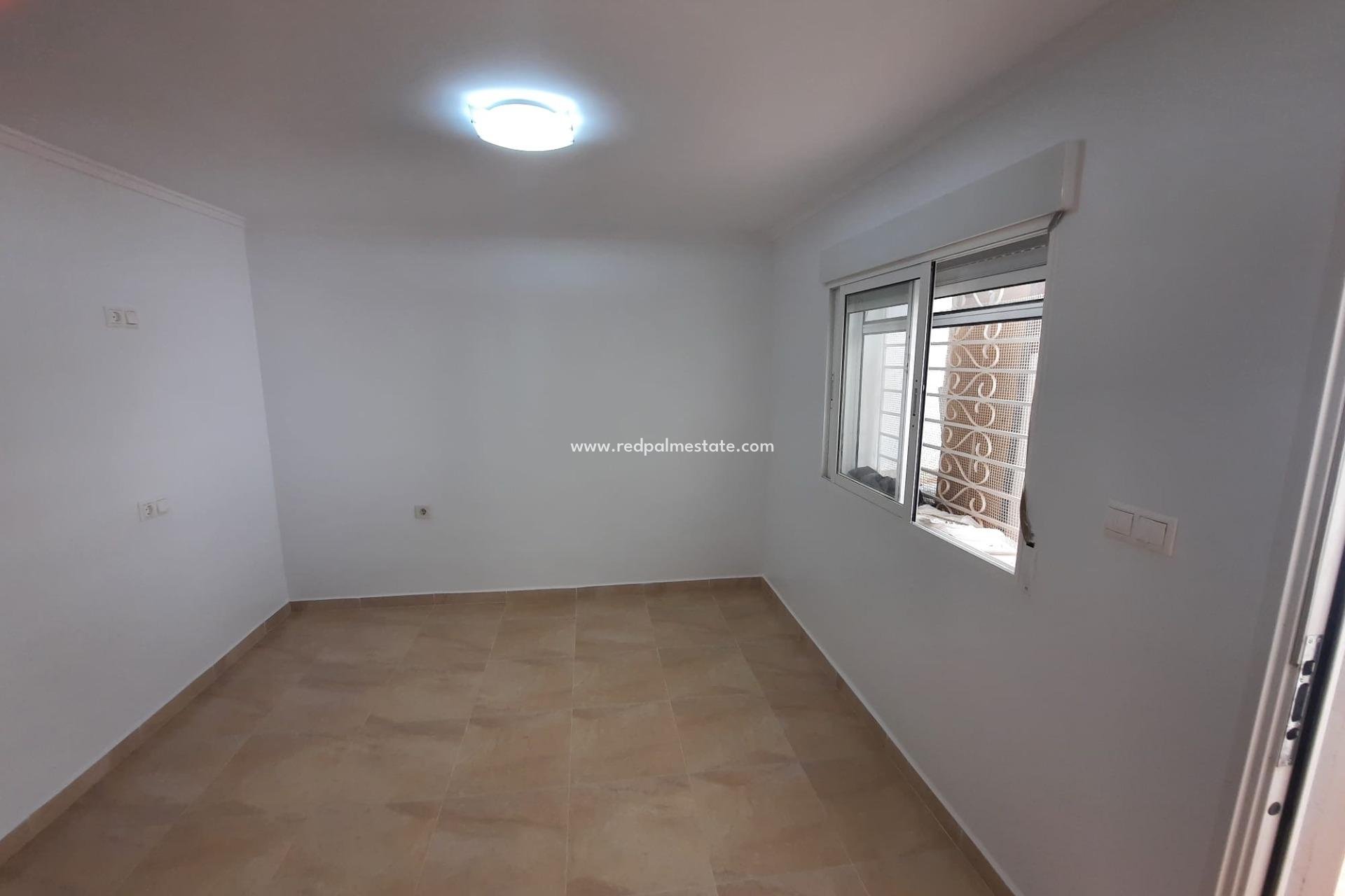 Herverkoop - Appartement -
Torrevieja - Torretas