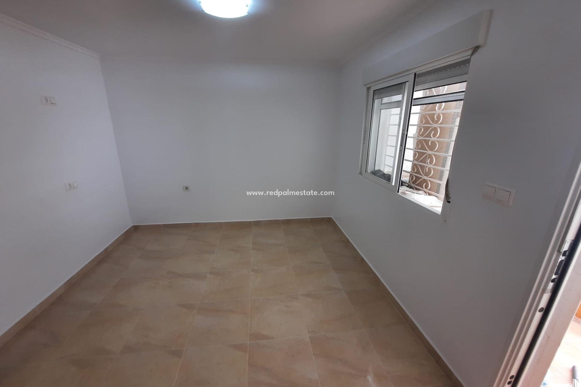 Herverkoop - Appartement -
Torrevieja - Torretas