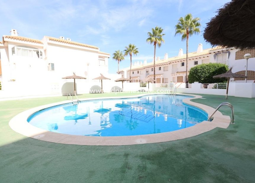 Herverkoop - Bungalow -
Orihuela Costa - Campoamor