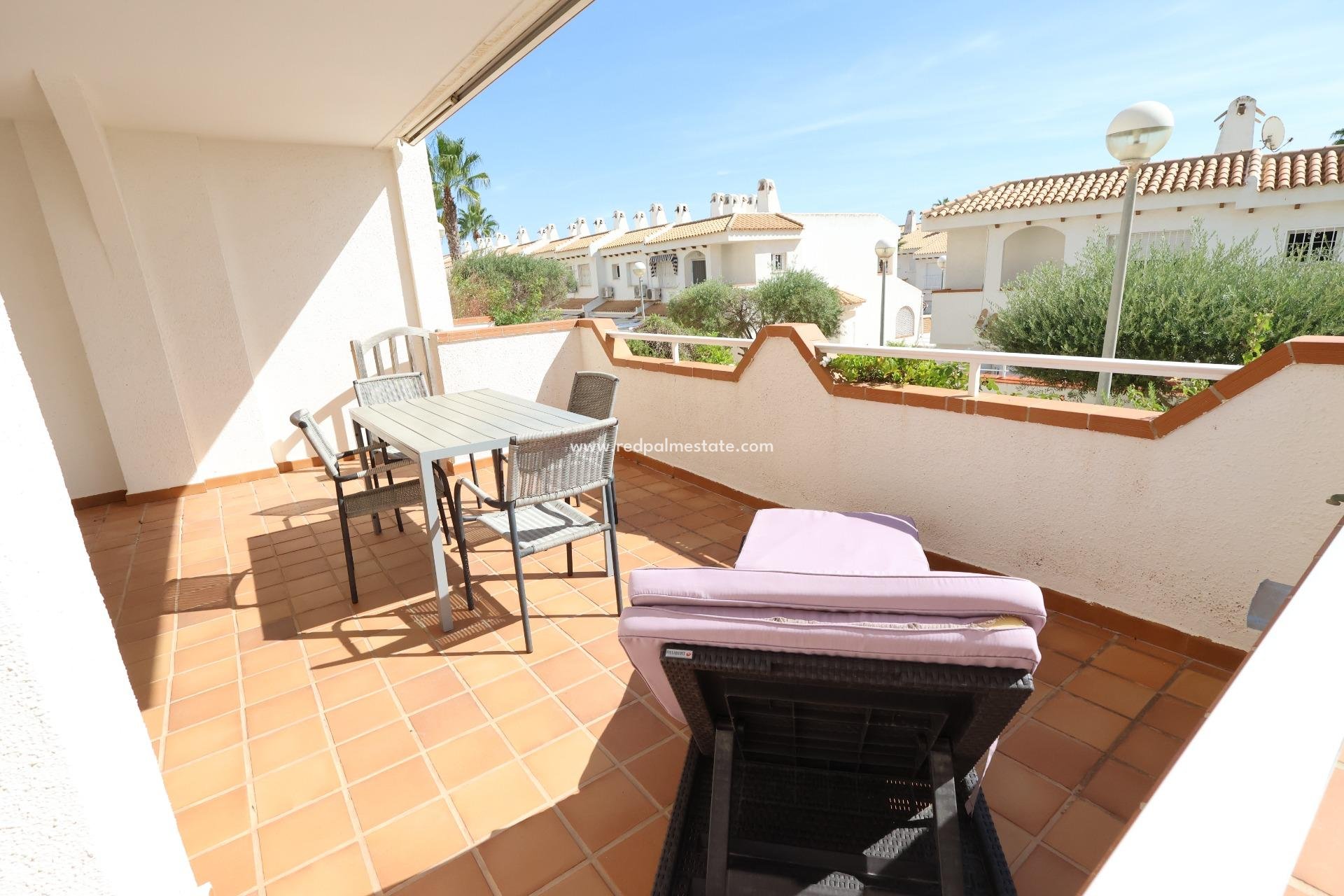 Herverkoop - Bungalow -
Orihuela Costa - Campoamor