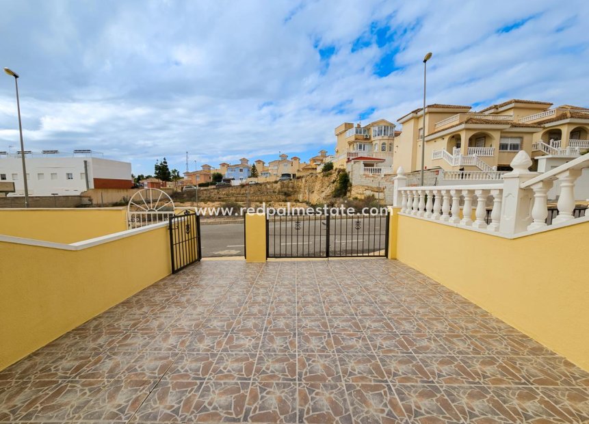 Herverkoop - Bungalow -
Orihuela Costa - Inland