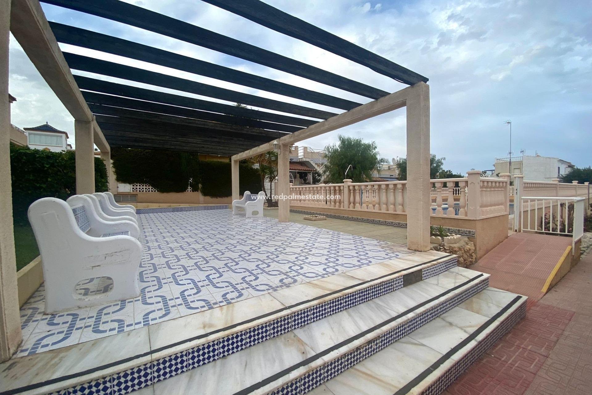 Herverkoop - Bungalow -
Torrevieja - Los altos