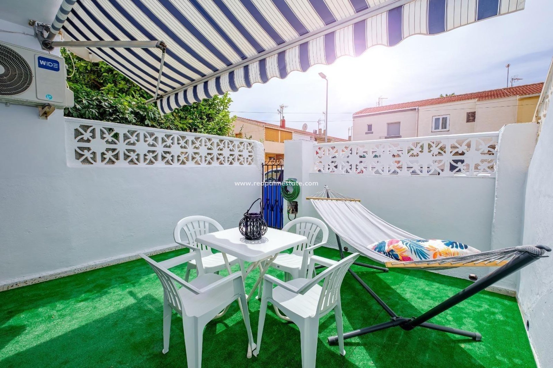 Herverkoop - Bungalow -
Torrevieja - Playa de los Naufragos