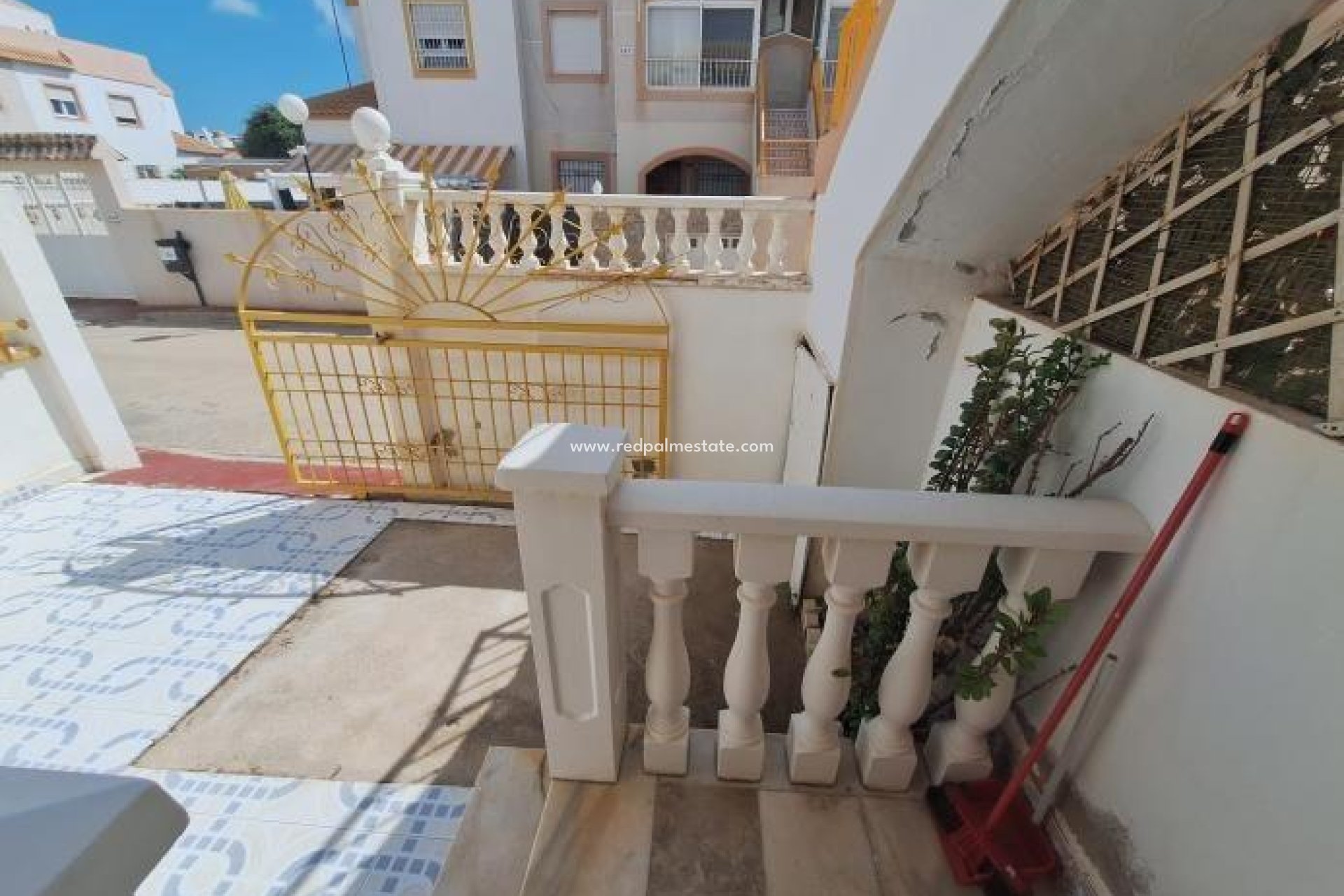 Herverkoop - Bungalow -
Torrevieja - Torretas