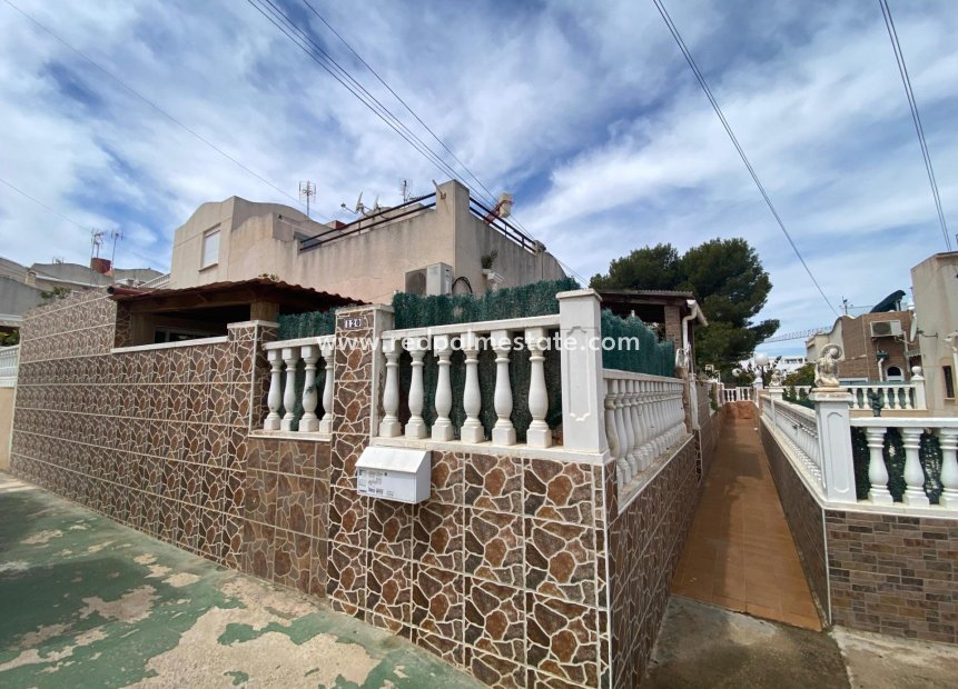 Herverkoop - duplex -
Torrevieja - Lago jardin