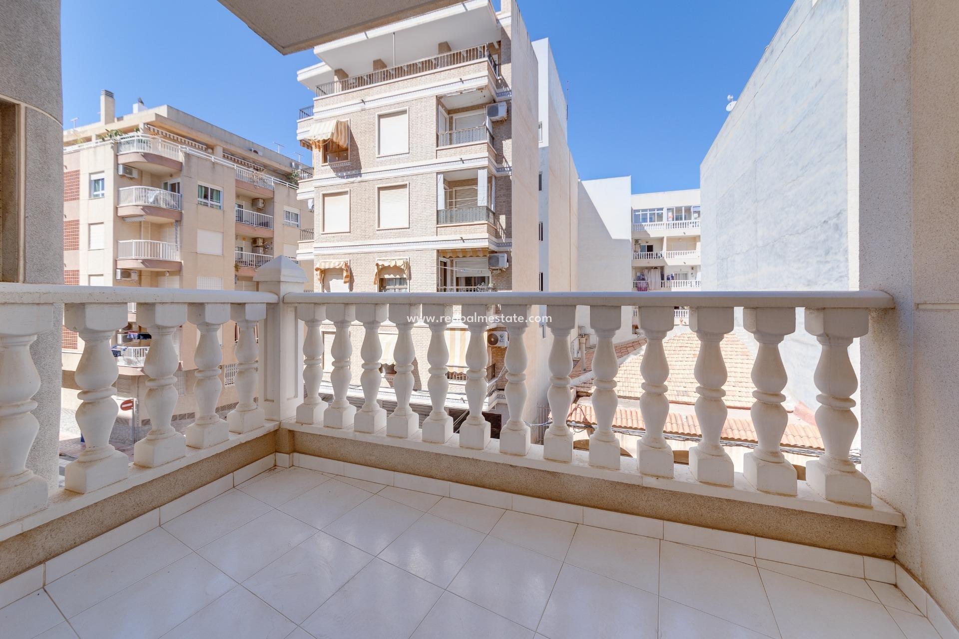 Herverkoop - duplex -
Torrevieja - Playa de los Locos