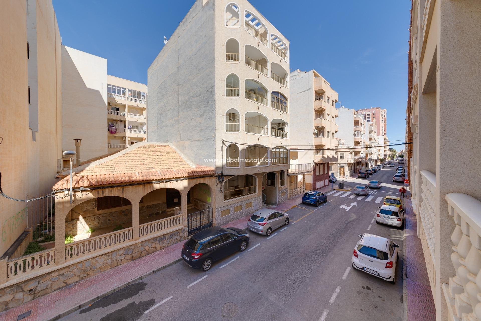 Herverkoop - duplex -
Torrevieja - Playa de los Locos