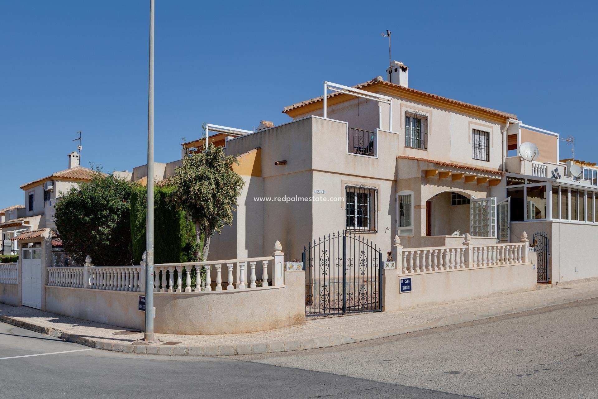 Herverkoop - duplex -
Torrevieja - Torre del moro