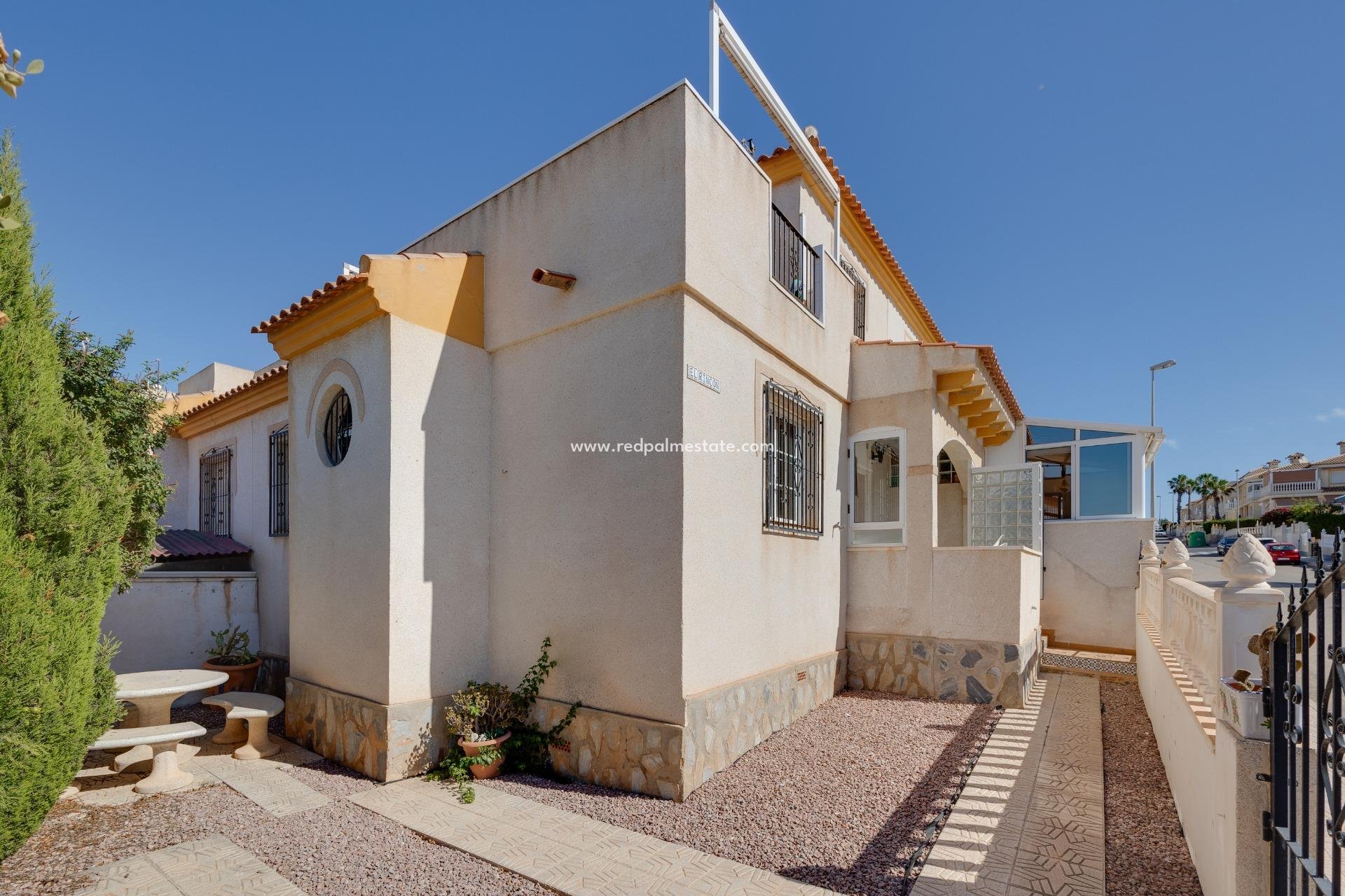 Herverkoop - duplex -
Torrevieja - Torre del moro