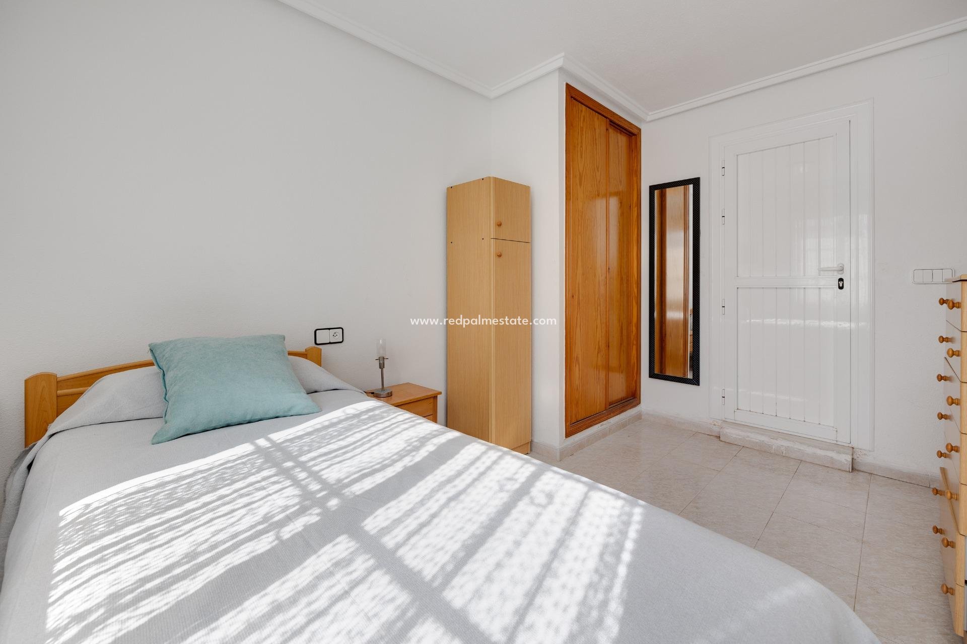 Herverkoop - duplex -
Torrevieja - Torre del moro