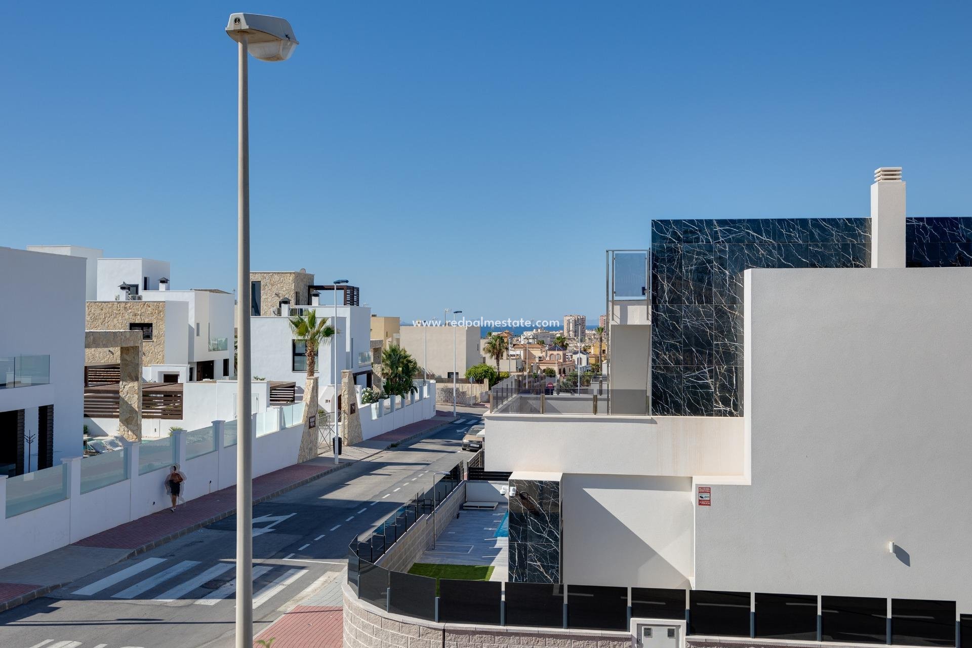 Herverkoop - duplex -
Torrevieja - Torre del moro