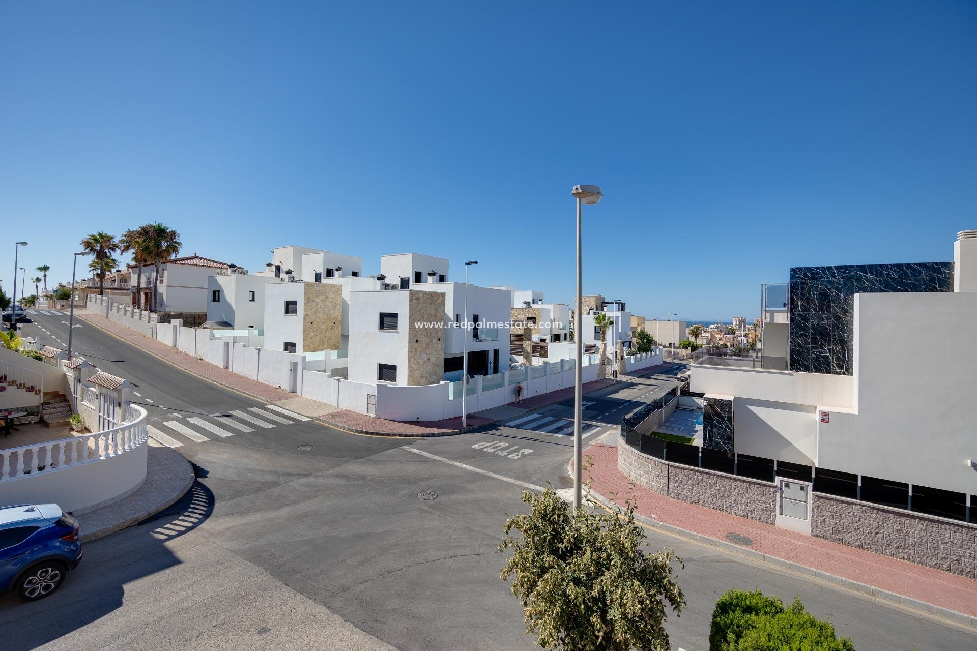 Herverkoop - duplex -
Torrevieja - Torre del moro