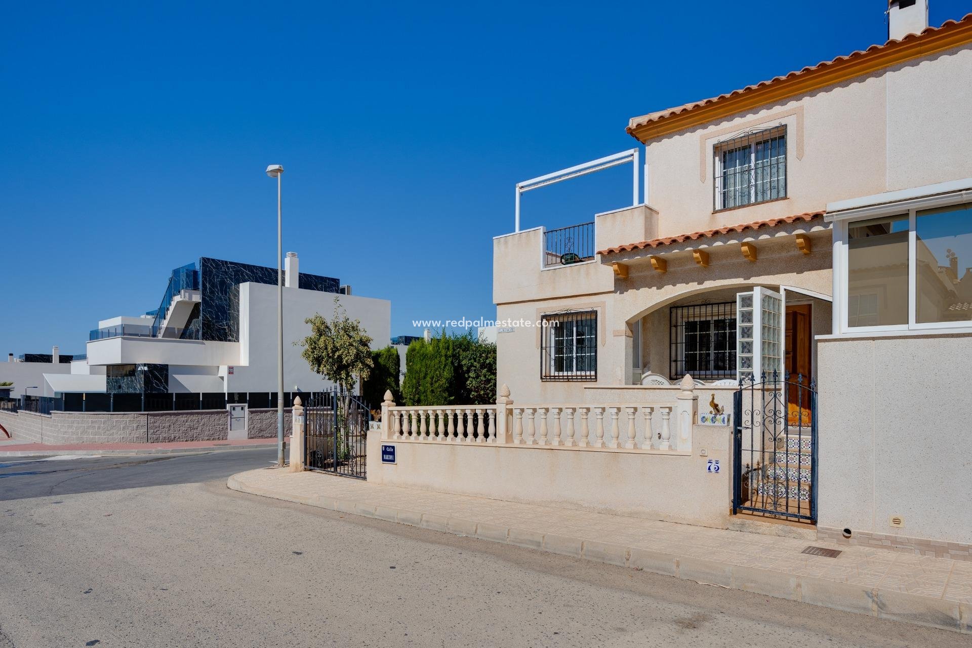 Herverkoop - duplex -
Torrevieja - Torre del moro