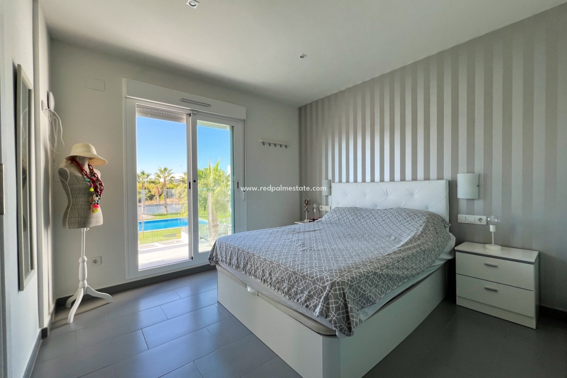 Herverkoop - duplex -
Torrevieja